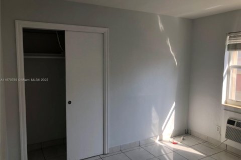 Commercial property in Hollywood, Florida 188.41 sq.m. № 1895604 - photo 9