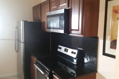 Commercial property in Hollywood, Florida 188.41 sq.m. № 1895604 - photo 30