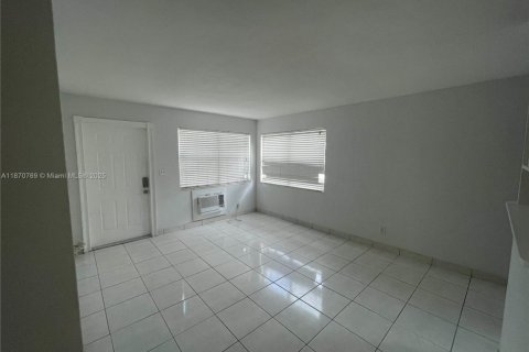 Commercial property in Hollywood, Florida 188.41 sq.m. № 1895604 - photo 15