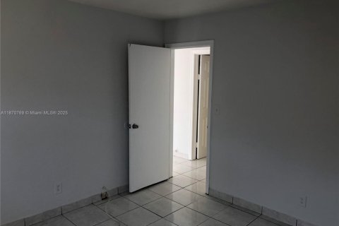 Commercial property in Hollywood, Florida 188.41 sq.m. № 1895604 - photo 10