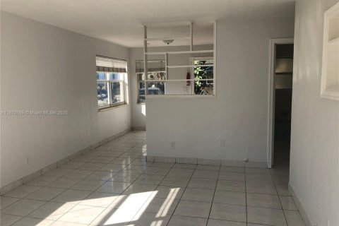 Commercial property in Hollywood, Florida 188.41 sq.m. № 1895604 - photo 7