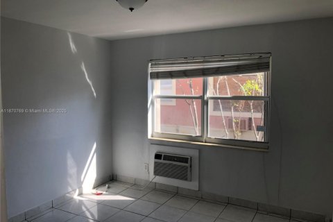 Commercial property in Hollywood, Florida 188.41 sq.m. № 1895604 - photo 8