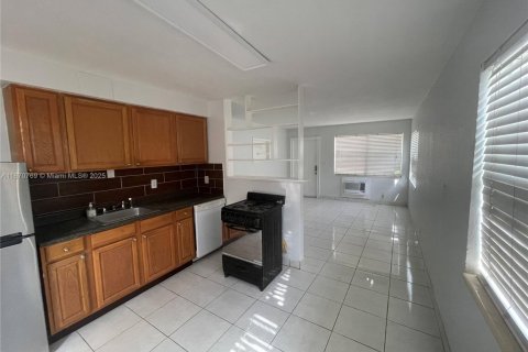 Commercial property in Hollywood, Florida 188.41 sq.m. № 1895604 - photo 11