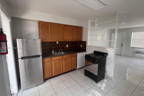 Commercial property in Hollywood, Florida 188.41 sq.m. № 1895604 - photo 4