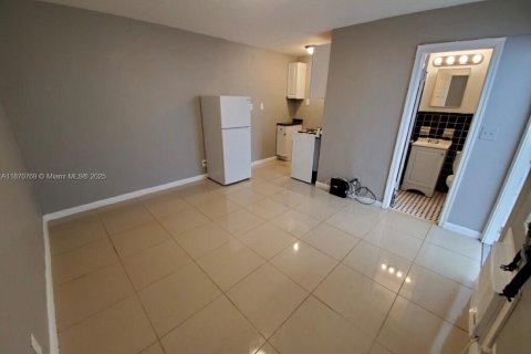 Commercial property in Hollywood, Florida 188.41 sq.m. № 1895604 - photo 16