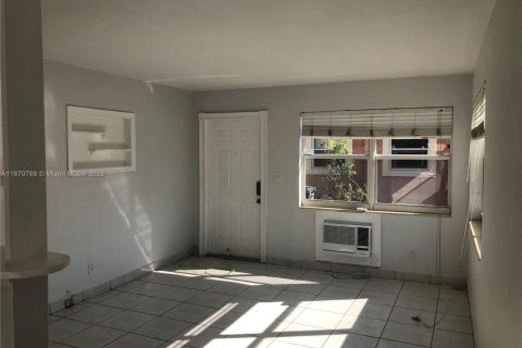 Commercial property in Hollywood, Florida 188.41 sq.m. № 1895604 - photo 5