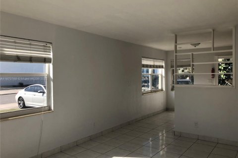 Commercial property in Hollywood, Florida 188.41 sq.m. № 1895604 - photo 6