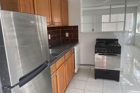 Commercial property in Hollywood, Florida 188.41 sq.m. № 1895604 - photo 3