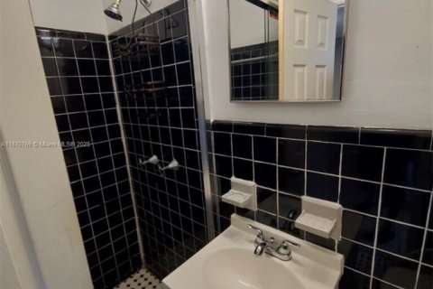 Commercial property in Hollywood, Florida 188.41 sq.m. № 1895604 - photo 18