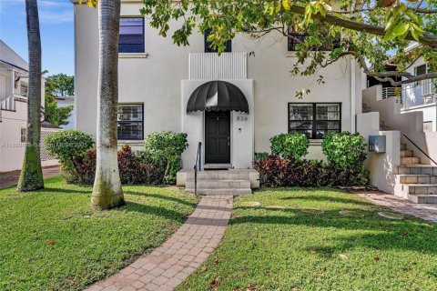 Casa en venta en Miami Beach, Florida, 7 dormitorios, 282.52 m2 № 1952132 - foto 1