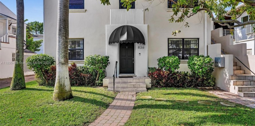 Casa en Miami Beach, Florida 7 dormitorios, 282.52 m2 № 1952132