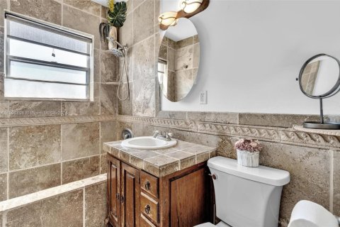 Casa en venta en Miami Beach, Florida, 7 dormitorios, 282.52 m2 № 1952132 - foto 26