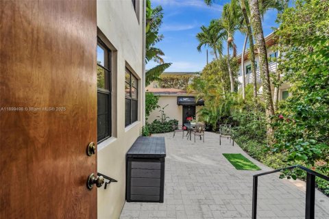 Casa en venta en Miami Beach, Florida, 7 dormitorios, 282.52 m2 № 1952132 - foto 15