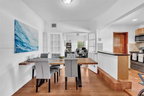 Casa en venta en Miami Beach, Florida, 7 dormitorios, 282.52 m2 № 1952132 - foto 5