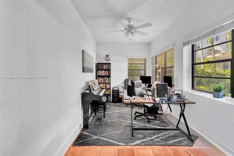 Casa en venta en Miami Beach, Florida, 7 dormitorios, 282.52 m2 № 1952132 - foto 10