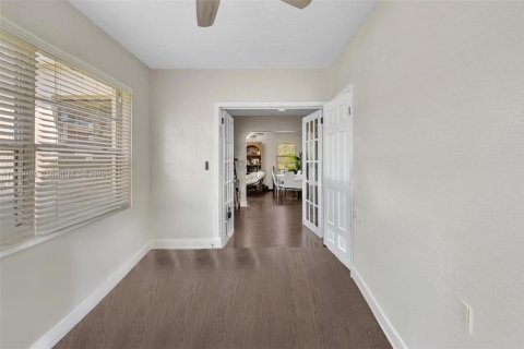 Casa en venta en Miami Beach, Florida, 7 dormitorios, 282.52 m2 № 1952132 - foto 23