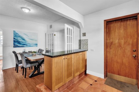 Casa en venta en Miami Beach, Florida, 7 dormitorios, 282.52 m2 № 1952132 - foto 9