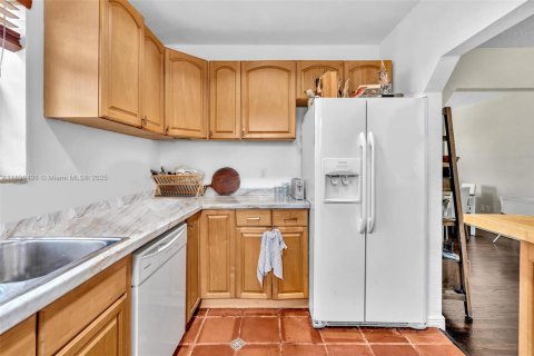 Casa en venta en Miami Beach, Florida, 7 dormitorios, 282.52 m2 № 1952132 - foto 21