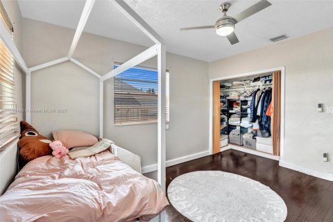 Casa en venta en Miami Beach, Florida, 7 dormitorios, 282.52 m2 № 1952132 - foto 25