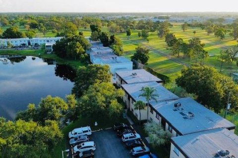 Condo in Clearwater, Florida, 2 bedrooms № 2216228 - photo 2
