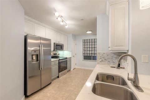 Condo in New Smyrna Beach, Florida, 2 bedrooms  № 2131172 - photo 9