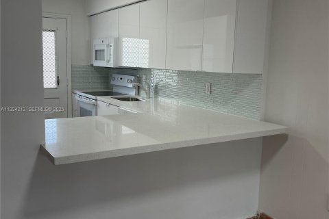 Copropriété à louer à Key Biscayne, Floride: 2 chambres, 110.27 m2 № 2000160 - photo 4