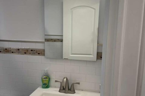 Снять в аренду виллу или дом в Халландейл-Бич, Флорида 2 спальни, 144.93м2, № 1963283 - фото 17