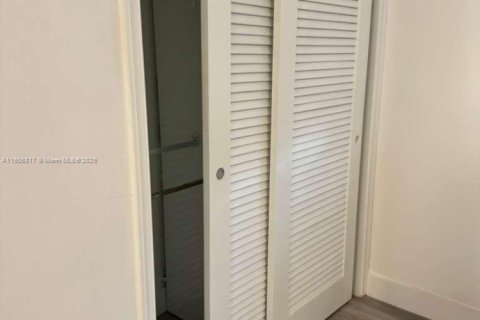 Снять в аренду виллу или дом в Халландейл-Бич, Флорида 2 спальни, 144.93м2, № 1963283 - фото 11