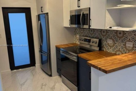 Снять в аренду виллу или дом в Халландейл-Бич, Флорида 2 спальни, 144.93м2, № 1963283 - фото 4