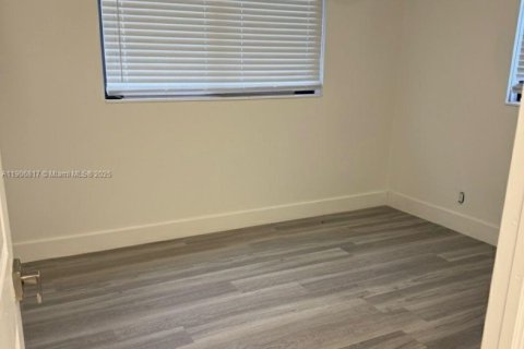 Снять в аренду виллу или дом в Халландейл-Бич, Флорида 2 спальни, 144.93м2, № 1963283 - фото 10