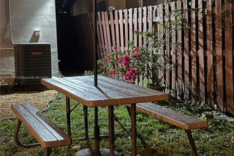 Снять в аренду виллу или дом в Халландейл-Бич, Флорида 2 спальни, 144.93м2, № 1963283 - фото 25