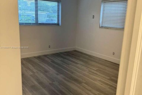 Снять в аренду виллу или дом в Халландейл-Бич, Флорида 2 спальни, 144.93м2, № 1963283 - фото 12