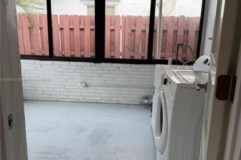 Снять в аренду виллу или дом в Халландейл-Бич, Флорида 2 спальни, 144.93м2, № 1963283 - фото 26
