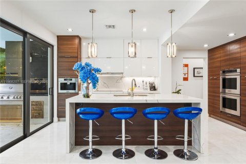 Villa ou maison à vendre à Wilton Manors, Floride: 5 chambres, 213.77 m2 № 2029399 - photo 2