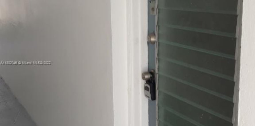 Condominio en Margate, Florida, 1 dormitorio  № 1453576
