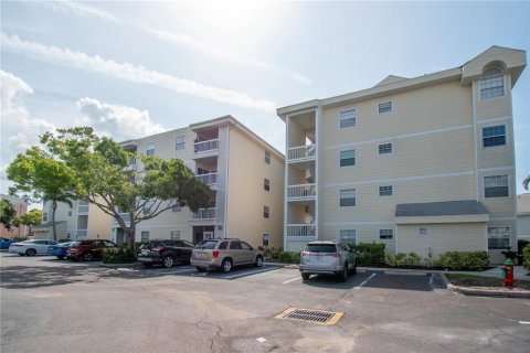 Condominio en Saint Petersburg, Florida, 2 dormitorios № 2210375