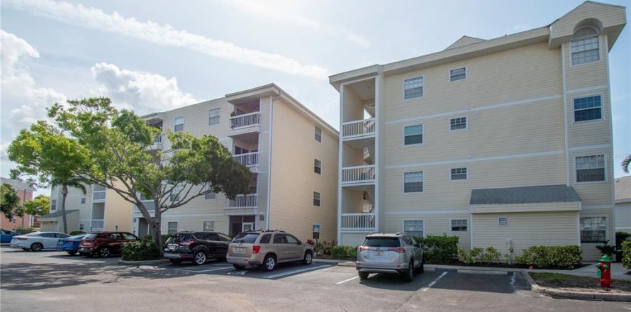 Condominio en Saint Petersburg, Florida, 2 dormitorios № 2210375