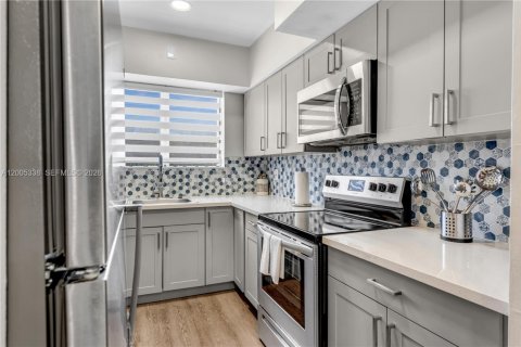 Appartement à louer à Bay Harbor Islands, Floride: 3 chambres, 102.19 m2 № 2241945 - photo 8