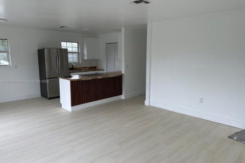 House in Punta Gorda, Florida 2 bedrooms № 1822148 - photo 9