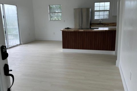 House in Punta Gorda, Florida 2 bedrooms № 1822148 - photo 3