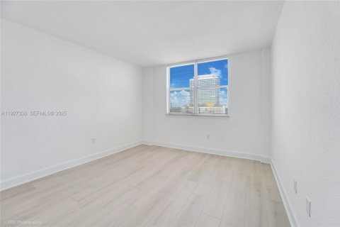 Condominio en venta en Miami Beach, Florida, 2 dormitorios, 119.57 m2 № 1986253 - foto 12