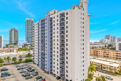 Condominio en venta en Miami Beach, Florida, 2 dormitorios, 119.57 m2 № 1986253 - foto 19
