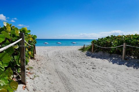 Condominio en venta en Miami Beach, Florida, 2 dormitorios, 119.57 m2 № 1986253 - foto 28