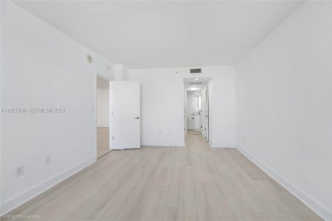 Condominio en venta en Miami Beach, Florida, 2 dormitorios, 119.57 m2 № 1986253 - foto 9