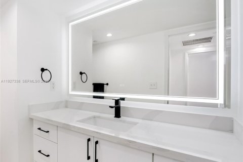 Condominio en venta en Miami Beach, Florida, 2 dormitorios, 119.57 m2 № 1986253 - foto 11