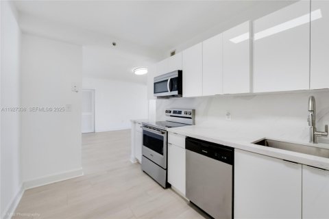 Condominio en venta en Miami Beach, Florida, 2 dormitorios, 119.57 m2 № 1986253 - foto 3