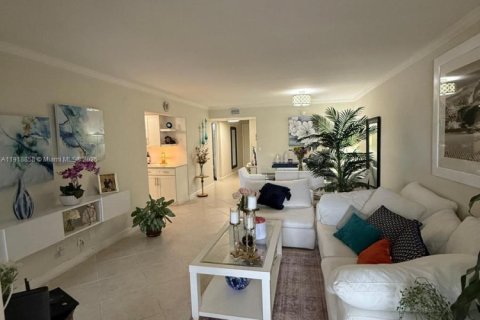 Condo in Coral Springs, Florida, 3 bedrooms № 1974303 - photo 10