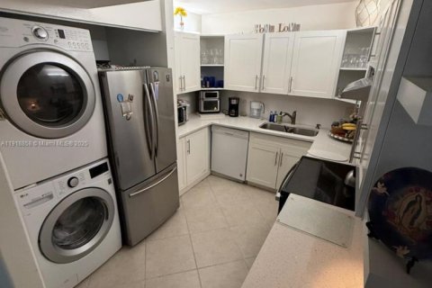 Condo in Coral Springs, Florida, 3 bedrooms № 1974303 - photo 15