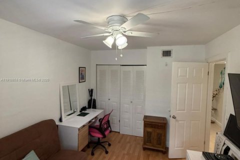 Condo in Coral Springs, Florida, 3 bedrooms № 1974303 - photo 16