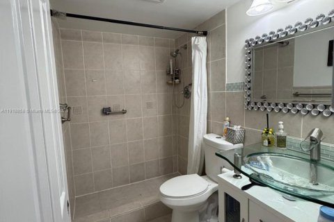 Condo in Coral Springs, Florida, 3 bedrooms № 1974303 - photo 17